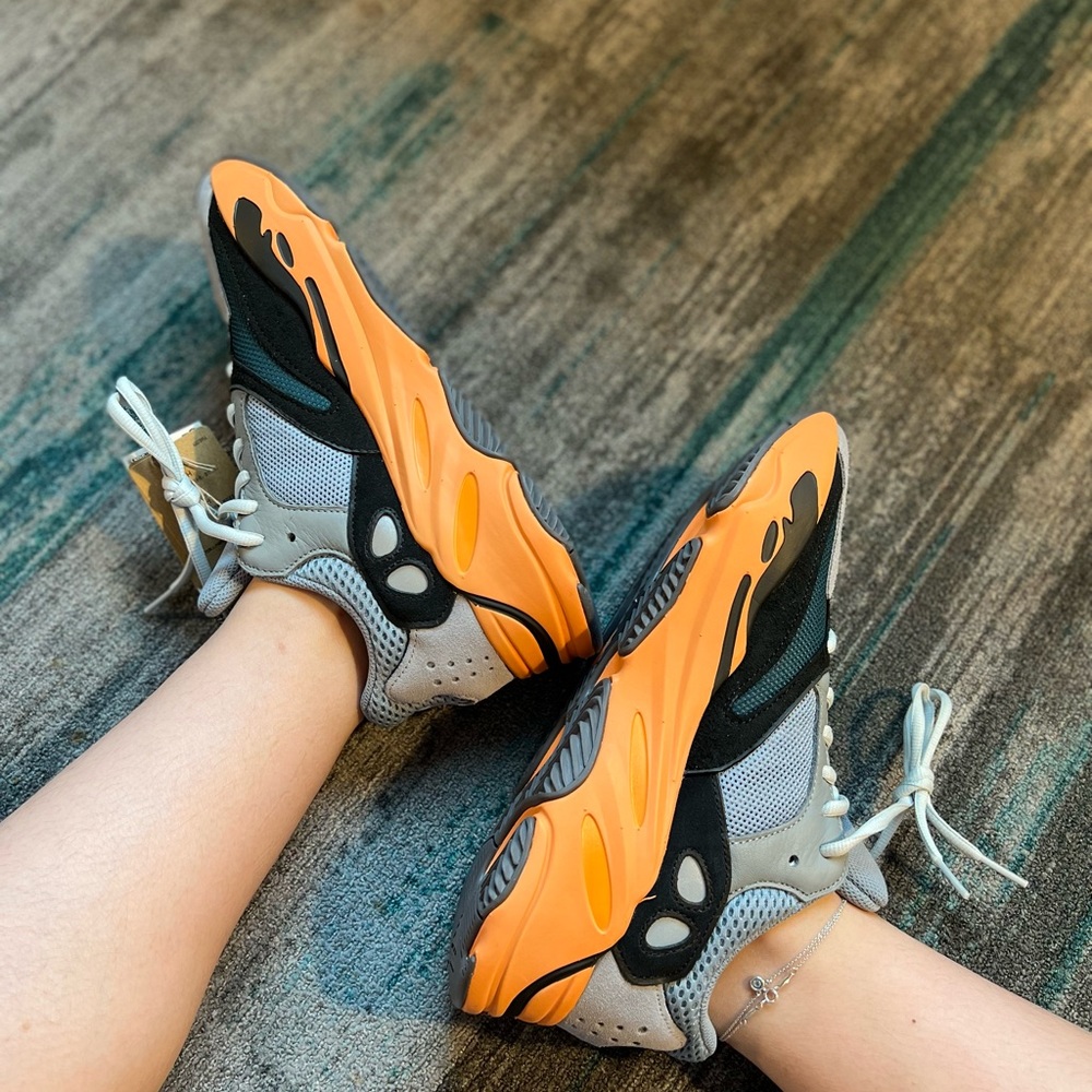 Adidas Yeezy 700